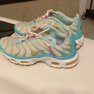 Nike Women's Cream‎ and Blue Sneakers